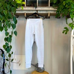 NWT Alo Yoga White Vapor High Waisted Leggings - Large